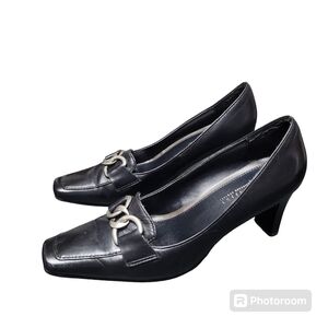 Liz Claiborne First Issue Black Leather Agatha Pumps Size 6.5